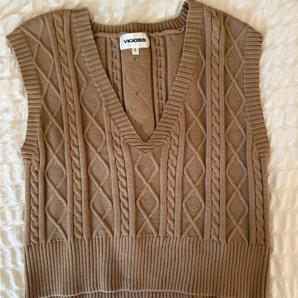 VIGOSS Cable-Knit Sweater Vest
